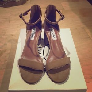 Steve Madden Irenee (Tan Nubuck) Sz 6.5